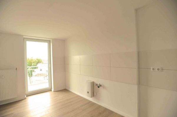 Küche mit Balkonzugang