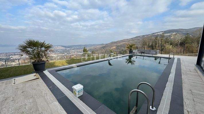 Villa for Sale with Nature and Lake View in Sapanca Sakarya