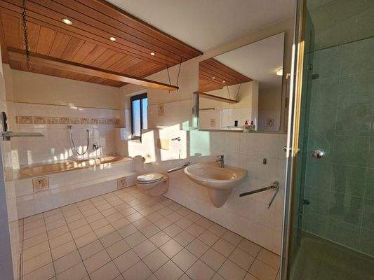 Dusch- Wannenbad OG (1)