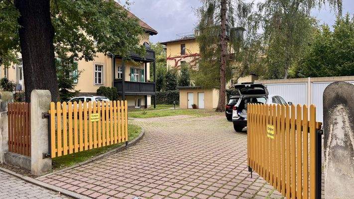 Einfahrt auf den Parkplatz