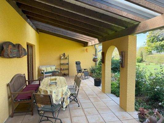 überdachte Terrasse