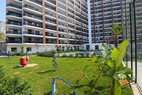 Flats with City and Sea Views in Mersin Tomuk