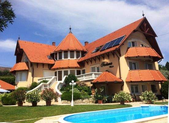 Fortuna Kerti Medence