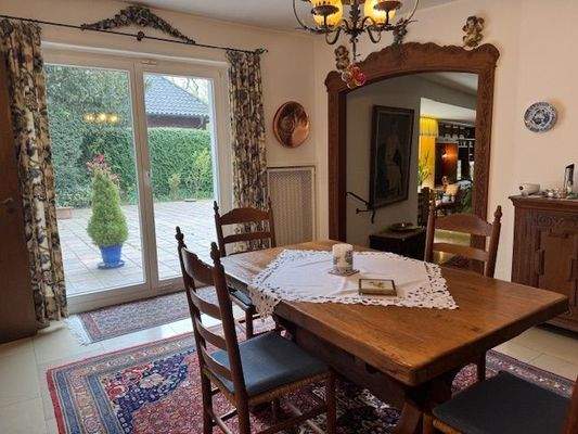 Der Essplatz mit Zugang zur Terrasse