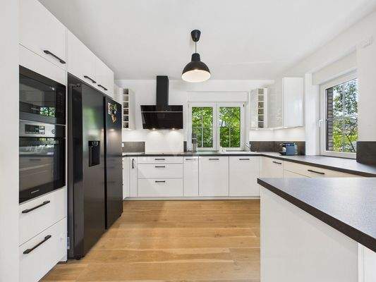 Moderne Einbauküche inkl. aller Einbaugeräte