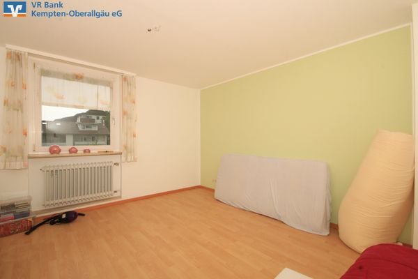 großes, helles Schlafzimmer