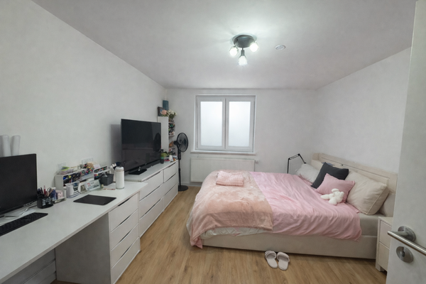 großzügige Schlafzimmer