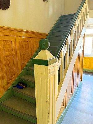 Handwerklicher Charme führt nach oben...