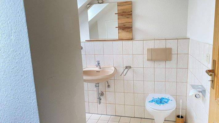 Waschbereich und Toilette 