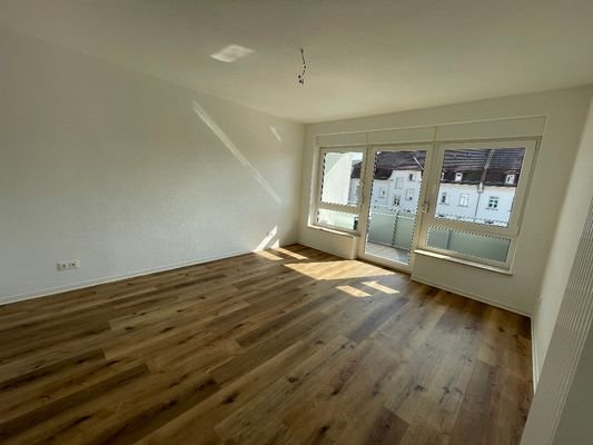 Wohnzimmer + Balkon.jpg