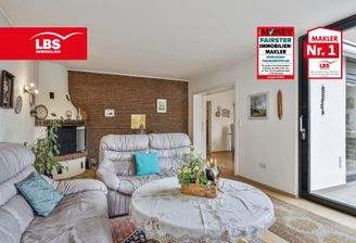 Wohnzimmer mit Kamin