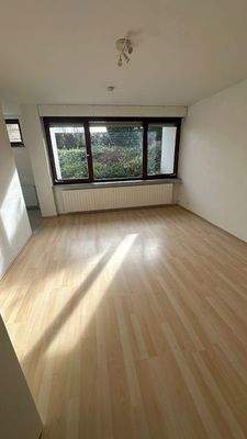 Zimmer im Untergeschoss der Einliegerwohnung.jpg