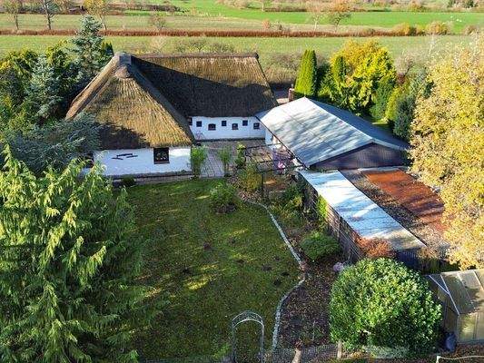 1. Ehemalige Hofstelle in Feldrandlage.jpg