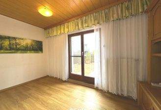 Wohnzimmer, Blick zur Terrasse