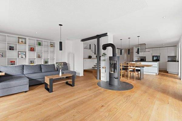 Blick Wohn Essbereich + Treppe