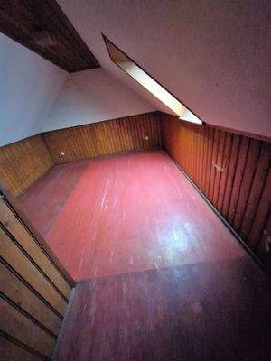 Dachboden Zimmer 1.jpg
