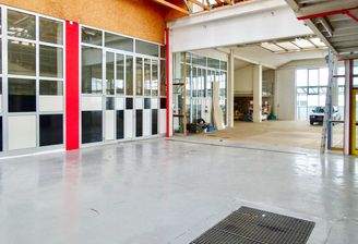 Produktions- und Lagerhalle