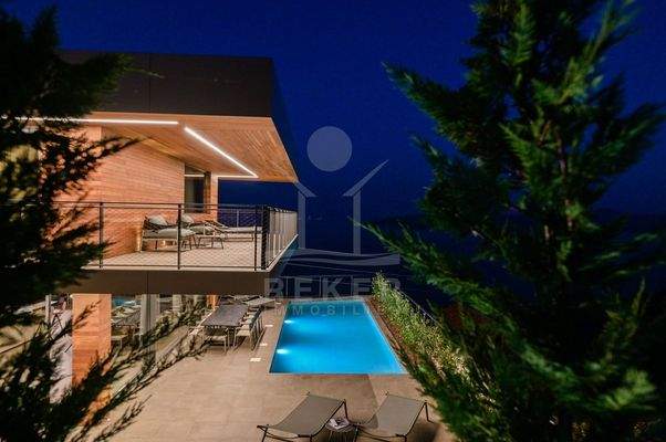 36,75 m² großer Pool