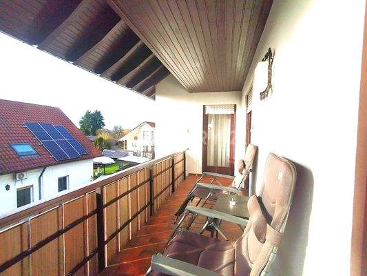 Der Balkon im Obergeschoss