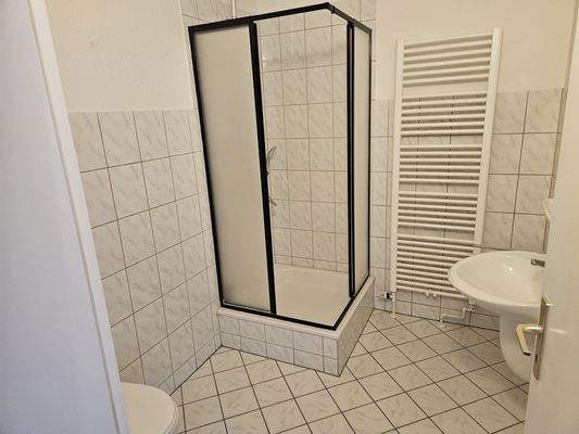 Bad mit Dusche WE01 (HP)