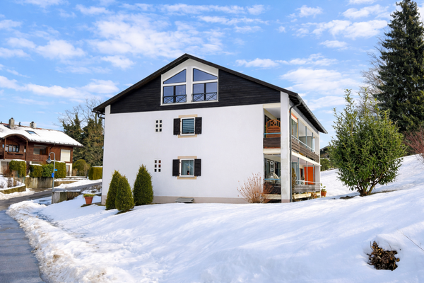 Straßen-/ Gartenansicht