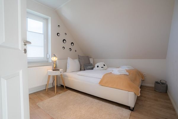 2. Schlafzimmer (hinten)