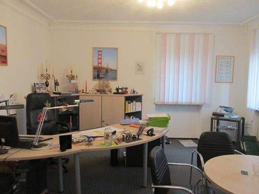 Büro Vordergebäude