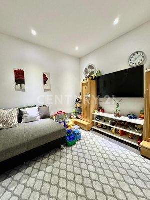 Wohnzimmer Wohnung rechts