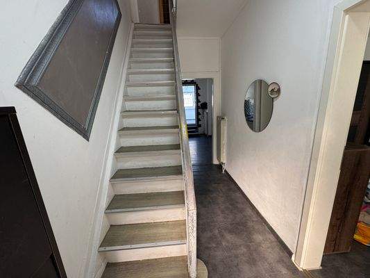 Eingangsbereich /Treppe zum OG