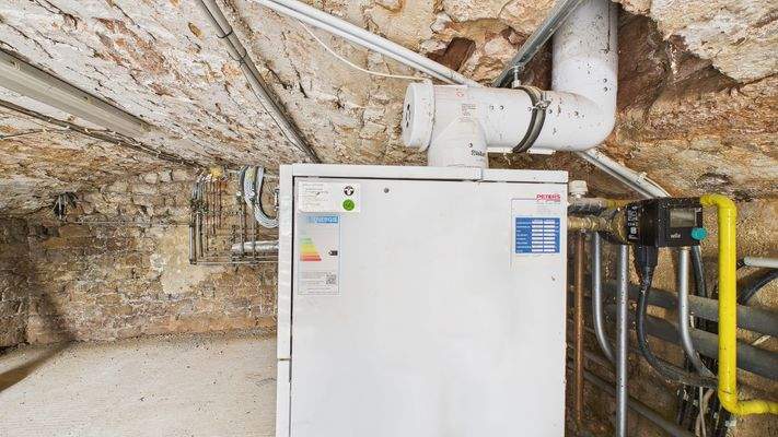 CAM01984G0-PR0499-STILL033