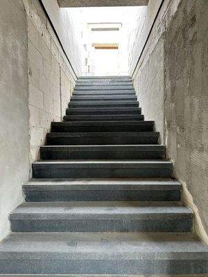 Treppenaufgang zum Rohbau