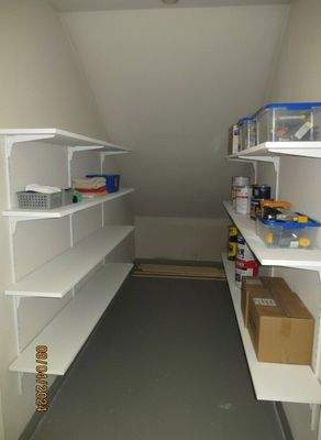 Kleines Lager: KI generfiert