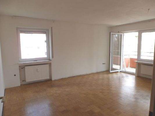 Wohnzimmer mit Balkon