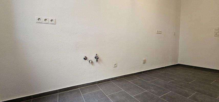 Küche mit allen Anschlüssen