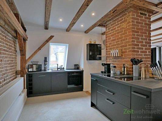 großzügiger Küchenbereich