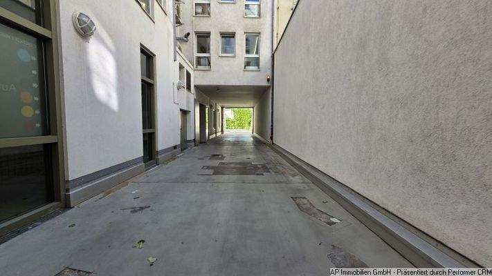 Einfahrt Tiefgarage (2)