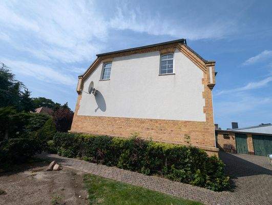 Giebelseite des Wohnhauses