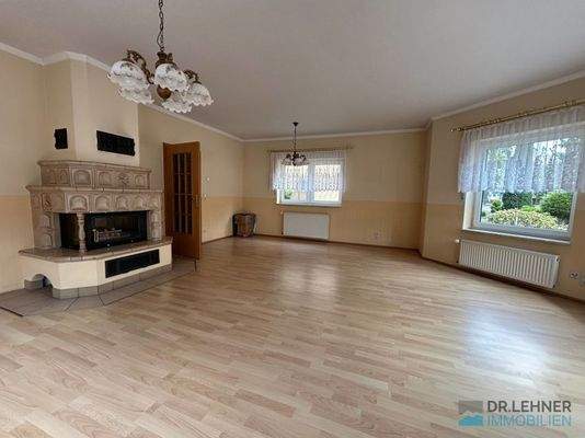 Wohnzimmer mit Kamin