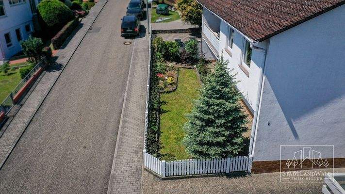 Luftbild - Straße-Vorgarten