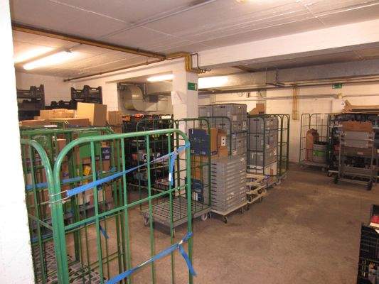 BLICK IN DEN GROSSEN LAGERRAUM