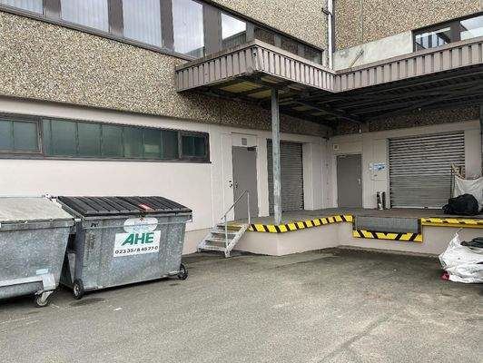 Rampe mit Zugang zum Lager EG