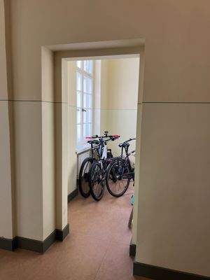 Hausflur Stellplatz Fahrräder.jpg
