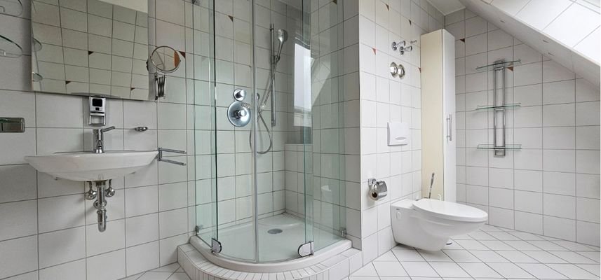 Duschbadezimmer im Dachgeschoss