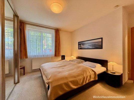 Schlafzimmer mit viel Platz