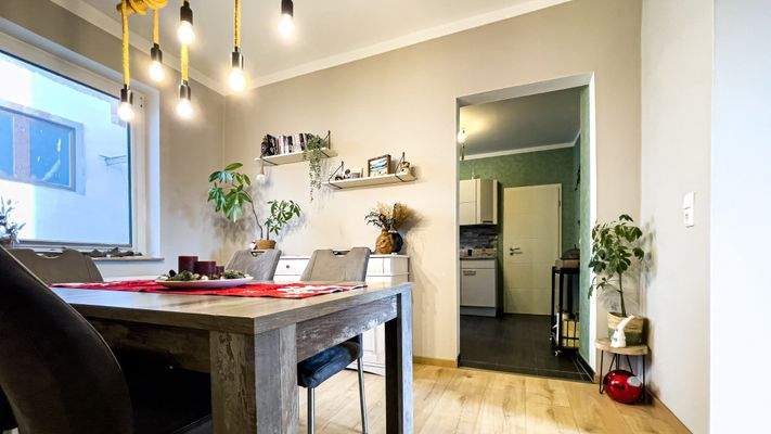 Esszimmer mit Blick zur Küche