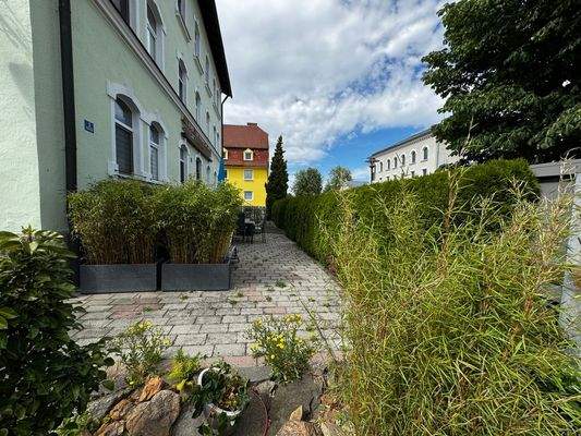 schöner Hofbereich im EG