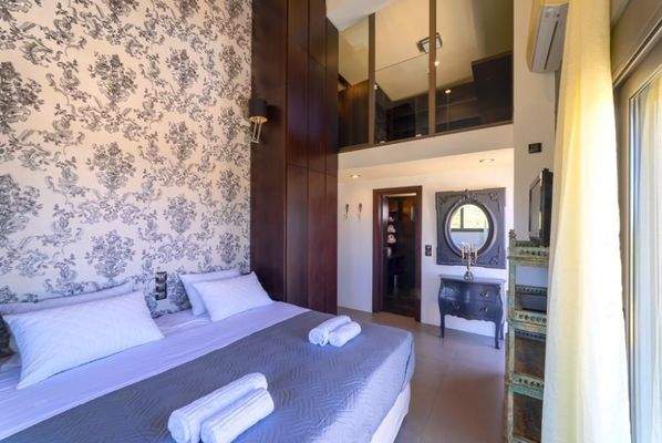 Kreta, Tria Monastiria: Luxuriöse Villa mit 7 Schlafzimmern und Meerblick zu verkaufen