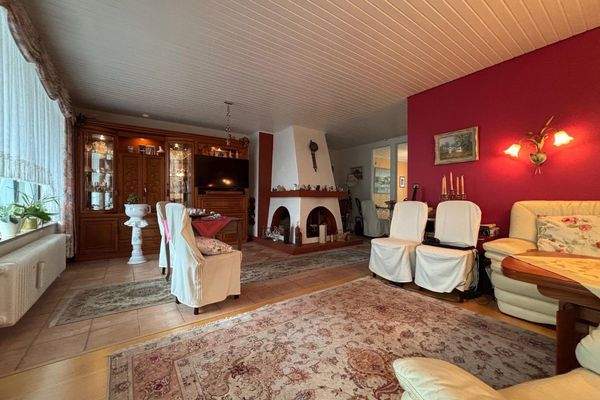 Wohnzimmer mit Kamin