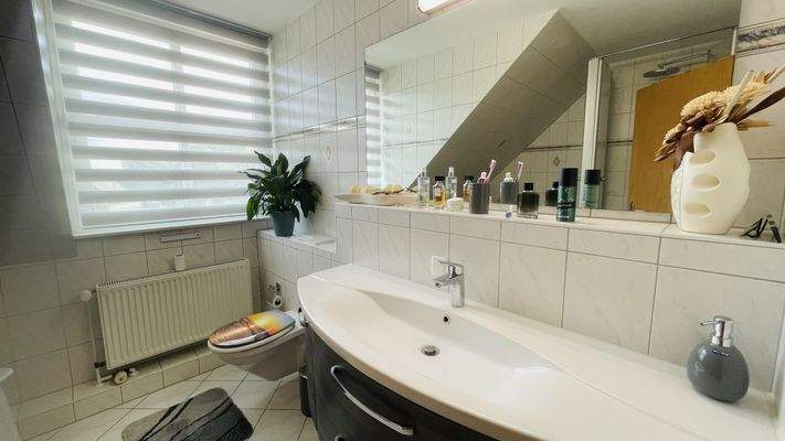 Badezimmer im Dachgeschoss