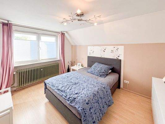 Schlafzimmer II im OG